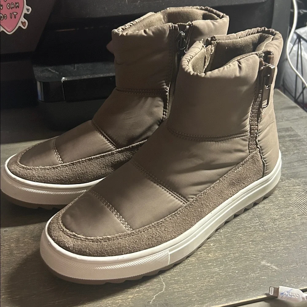 Blondo Waterproof Beige Suede & Quilted Zip‎ Up boots